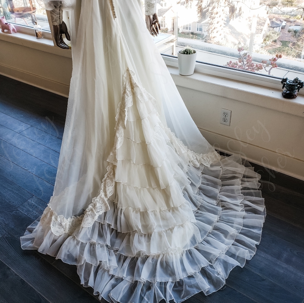 Vintage Wedding Dress - Picture 6 of 8